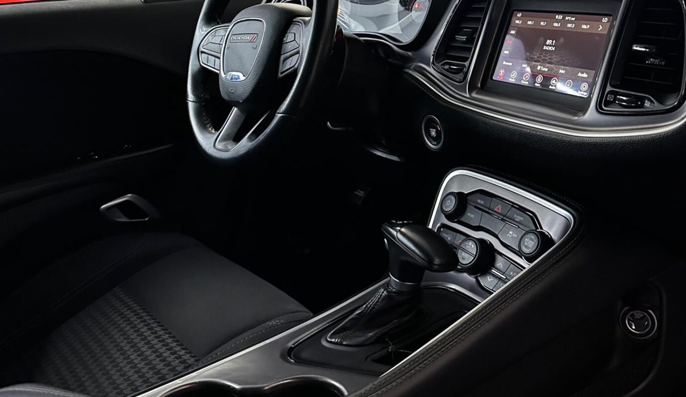 Dodge Challenger SXT – (SRT KIT) – 2021