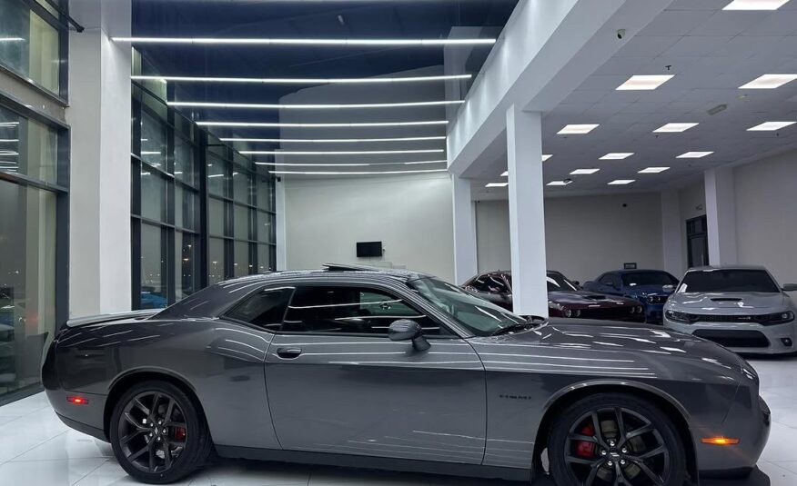 Dodge challenger R/T plus 2022 Flexible Down-Payment