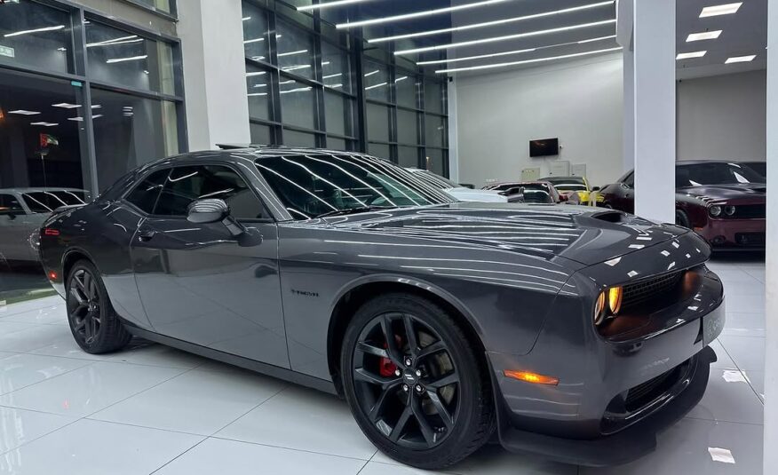 Dodge challenger R/T plus 2022 Flexible Down-Payment