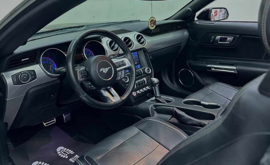 Ford Mustang ecoboost convertible 2020 premium Flexible Down-Payment.
